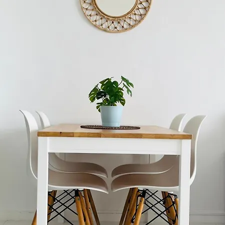 The Terrace * באיאמר