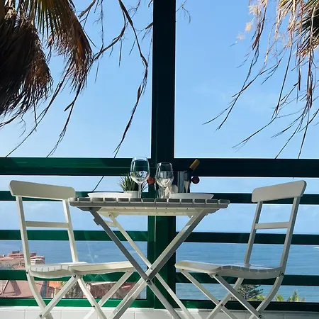 The Terrace באיאמר